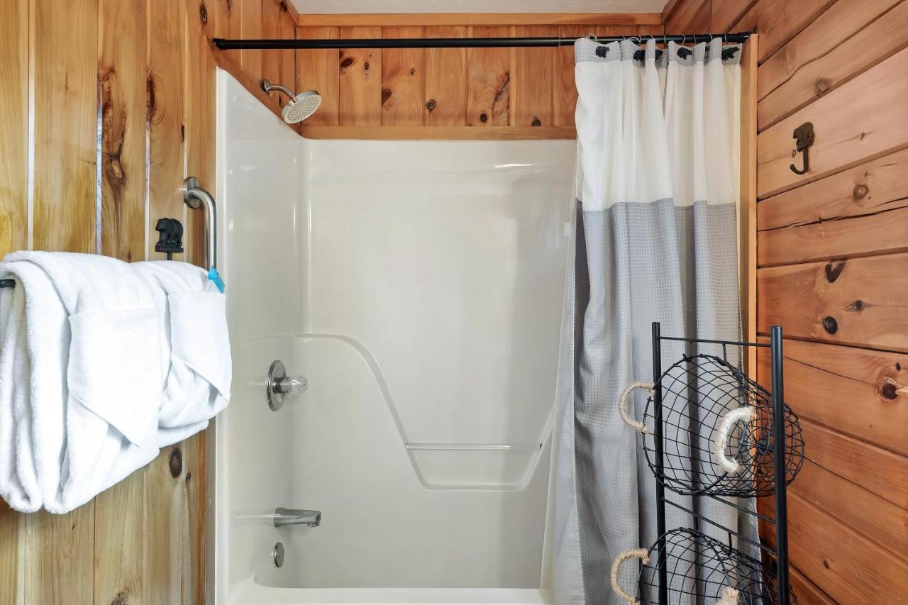 Lazy Bear Den Villa Sevierville Bagian luar foto