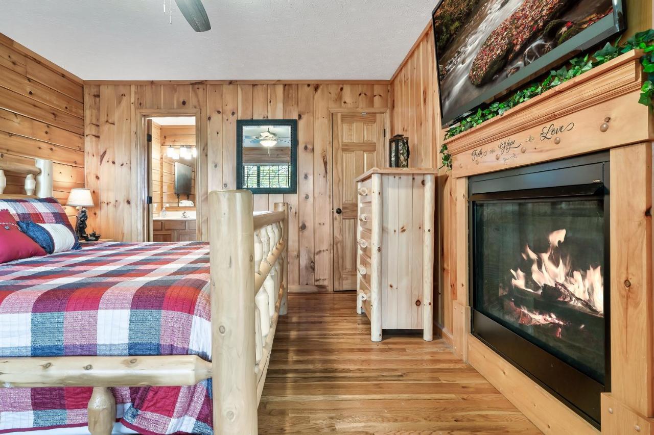 Lazy Bear Den Villa Sevierville Bagian luar foto