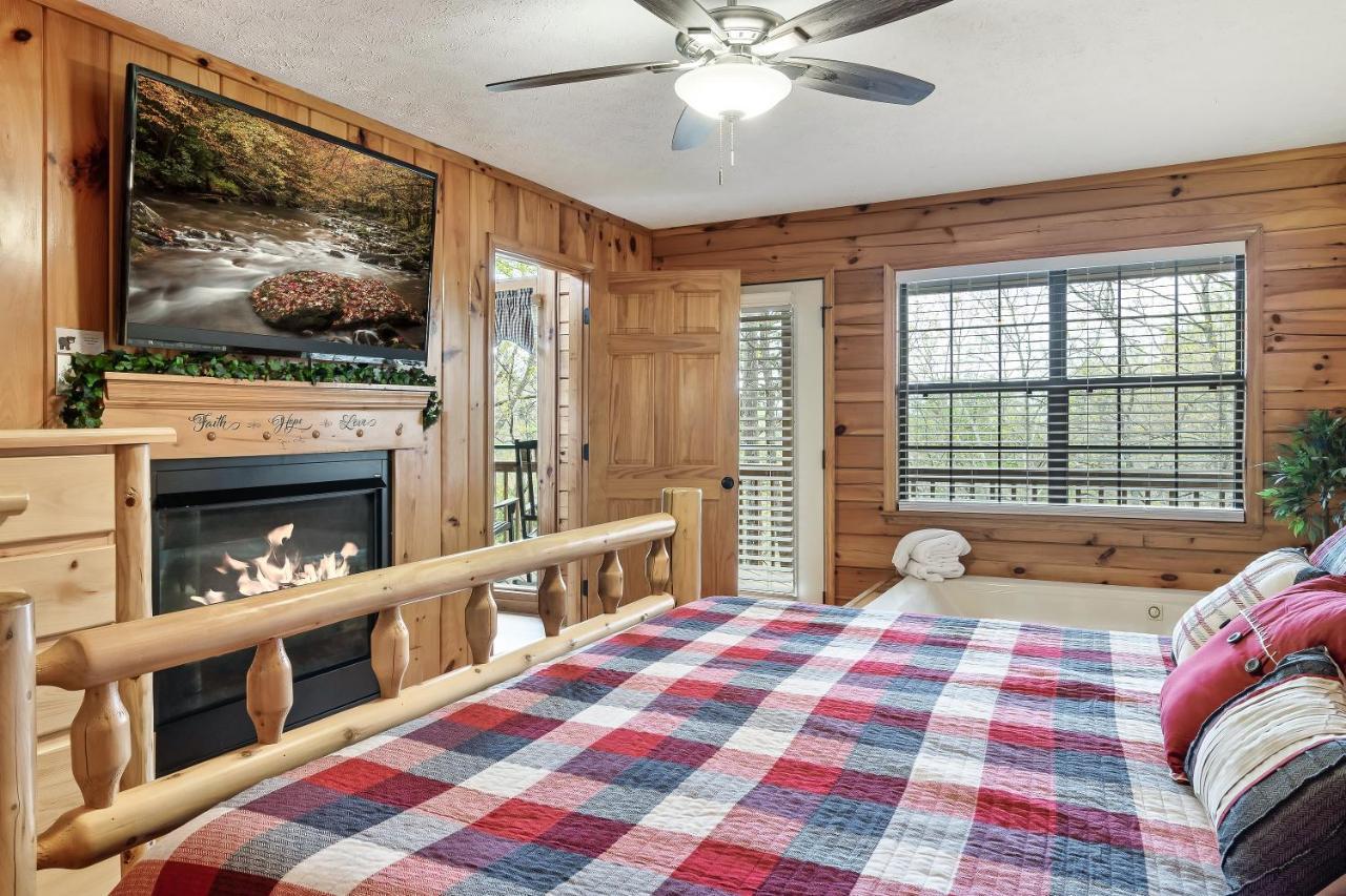 Lazy Bear Den Villa Sevierville Bagian luar foto